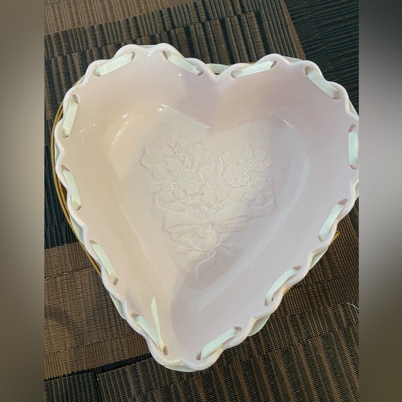 Vintage Longaberger baskets lot of 3, Valentines Day, heart shaped 2004-2005 - Picture 3 of 16